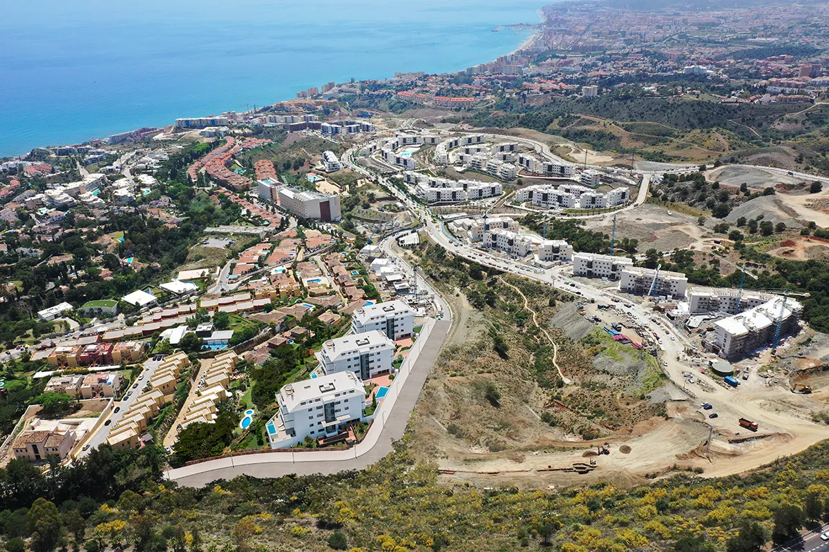 The building in its surroundings